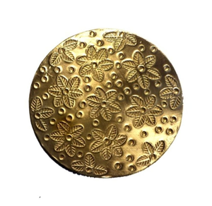 Sous-verre circulaire en laiton avec motif géométrique ajouré découpé au laser, dessous de plat moderne, disponible à prix de gros. - Product Image 5