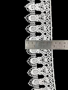 Ruban de dentelle en polyester blanc de qualité supérieure - Dentelle à bordure festonnée florale brodée vintage pour la couture, la confection de robes - Product Image 2