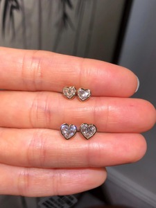 Boucles d'oreilles clous en or massif 14 carats avec diamants de laboratoire taille brillant couleur F, sertis clos, bijoux minimalistes et romantiques pour femme, cadeau de fête - Product Image 3