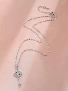 Collar con Colgante de Llave Chapado en Rodio para Mujer, con Circonitas Cúbicas Engastadas, Cadena de Serpiente Clásica de Aleación, para Uso Diario - Product Image 4
