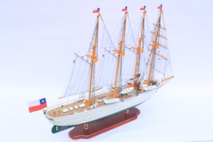 Maqueta de Barco de Vela de Madera Hecha a Mano - Buque de Entrenamiento de 4 Mástiles, Modelo a Escala para Decoración de Hogar u Oficina, Esmeralda - Product Image 4