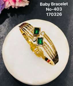 Bracelet pour bébé plaqué or avec incrustation de pierres CZ, bracelet ajustable pour enfants, bijoux géométriques modernes pour nourrissons - Product Image 2