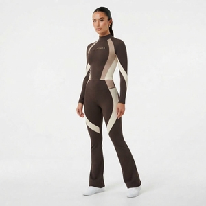 Ensemble de vêtements de sport pour femmes, haut court à manches longues en couleur crème marron, leggings évasés, deux pièces - Product Image 1