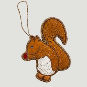 Décoration suspendue en zari fait main en forme d'écureuil |   Art mural ethnique en perles, tissus et fils |   Décoration pour la maison et les fêtes - Product Image 3