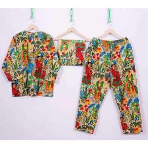 Ensemble de pyjama en satin 100 % coton à col en V, taille élastique, doux, boutonné, manches longues, imprimé à la main avec lettres, décontracté, automne 2026 - Product Image 1