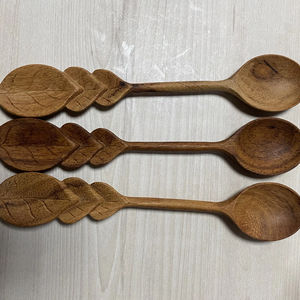 Cuillère en bois sculptée à la main avec motif de feuille et long manche, pour restaurant, maison, mariage, fête, décoration, ustensile de cuisine, cadeau écologique - Product Image 1
