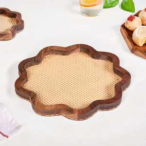Bandeja de Madera Hecha a Mano de Lujo con Base de Mimbre para Servir Bebidas, Aperitivos, Postres y Entradas - Product Image 3