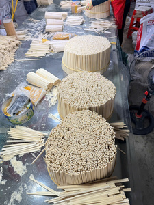 Baguettes classiques en bois dur du Vietnam (en vrac) réutilisables, surface lisse, design rond, pour la restauration, les plats à emporter, les cadeaux d'affaires - Product Image 5