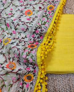 Vente en gros de vêtements de plage ethniques indiens brodés, dupattas Phulkari, dupattas en georgette brodés à la main et colorés pour femmes - Product Image 1