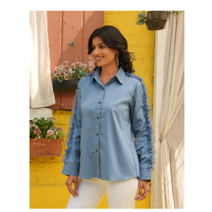 Camisa informal elegante semiformal para mujer, corte regular con dobladillo ligeramente acampanado, longitud hasta la cadera, cuello clásico. - Product Image 2