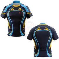 Maillot de rugby de style classique avec tissu résistant et design athlétique moderne, parfait pour l'entraînement sportif