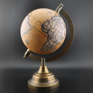 Globe terrestre en métal personnalisable au design Art Déco moderne et élégant, avec carte détaillée, pour la décoration intérieure de bureau ou de salle d'étude - Product Image 2