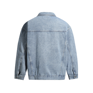 Chaqueta Varsity Unisex de Mezclilla Azul Claro Lavada, Cuello Alto, Botón Único, Resistente al Viento, Logotipo Frontal, Casual, Manga Larga - Product Image 2