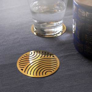 Sous-verres en métal découpés au laser de haute qualité, parfaits pour protéger les tables du chaleur, du froid et de l'humidité. Vente en gros quotidienne depuis l'Inde. - Product Image 5