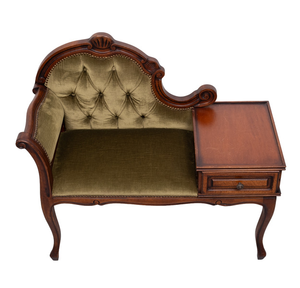 Canapé trois places vintage classique avec coussins à motifs floraux et structure en bois de chêne sculpté à la main - Product Image 2