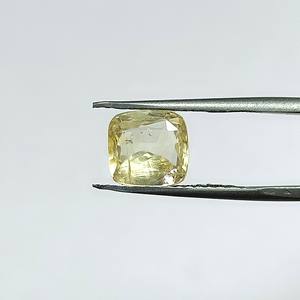 พลอยแซฟไฟร์สีเหลืองทรงคุชชั่นธรรมชาติ 3.75 กะรัต จากศรีลังกา สำหรับทำเครื่องประดับและแหวน รุ่น YCPK-185 - Product Image 2