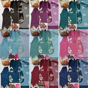 Ensemble Kurti, pantalon et dupatta en crêpe naturel avec broderie de sequins (prêt-à-porter) - Product Image 6