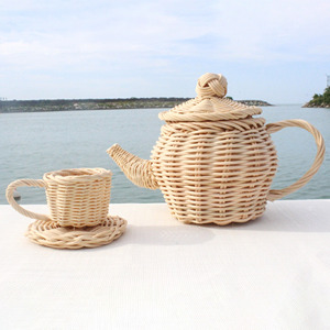 Jouets créatifs pour enfants en rotin naturel de qualité supérieure, service à thé jouet au design mignon, tasse et théière. - Product Image 1