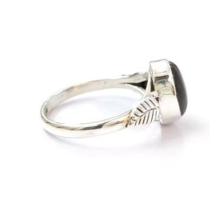 Anillo Unisex de Labradorita de 2.7 Gramos con Banda Texturizada de Plata 925 para Uso Diario y Bodas - Product Image 3