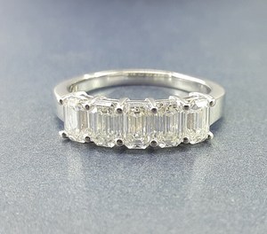 Anillo de boda de moissanita con corte esmeralda, unisex, de plata 925 original, ideal como regalo para pareja en bodas y fiestas. - Product Image 5