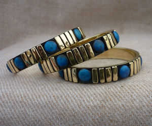 Ensemble de bracelets ethniques bohèmes en laiton doré, incrustés de résine turquoise et de cabochons bleus, faits à la main, vente en gros de bijoux - Product Image 2