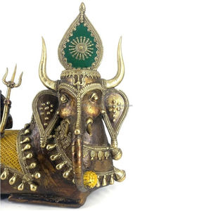 Estatua Decorativa para el Hogar de la Diosa Vaca con Ratones, Hecha a Mano en Latón Tradicional, Chapada en Oro, Bahurupiya - Product Image 4