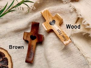 Cruz de madera hecha a mano por los mejores artesanos, de alta calidad, grabada con la palabra 'Mamá' y un corazón, decoración religiosa, artesanía independiente, regalo. - Product Image 5