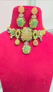 Conjunto de collar choker de calidad premium que complementa todos los atuendos, perfecto para bodas, fiestas y ocasiones especiales. - Product Image 3