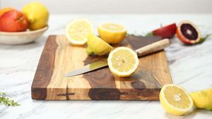 Planche à découper rectangulaire en bois de qualité supérieure avec surface durable pour la préparation et le service des aliments à la maison - Product Image 2