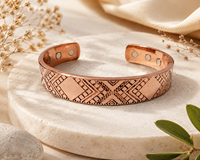 Brazalete Magnético de Cobre con Grabado Jay Shri Ram, Diseño Geométrico Trenzado Hecho a Mano, Unisex, Ajustable, Acabado Antiguo