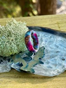 Bagues tendance en résine faites à la main pour femmes – Bijoux de mode pour soirées, plage et tenues décontractées chic - Product Image 4