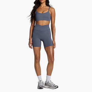 ชุดโยคะ 2 ชิ้นแบบผูกคอสำหรับผู้หญิง กางเกงขาสั้นเอวสูงรัดรูปยกกระชับสะโพก เสื้อชั้นในออกกำลังกายกันน้ำไร้ตะเข็บน้ำหนักเบาสีพื้น - Product Image 6