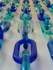 Décor mural en chaîne de maillons en résine transparente, colorée, grande taille, écologique, faite à la main, pour projets de bricolage - Product Image 2