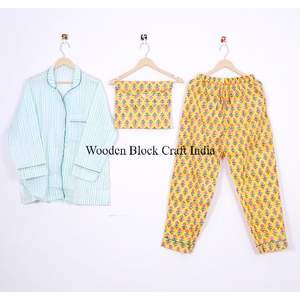 Ensemble de pyjama en coton léger imprimé à la main pour femmes, tissu doux et respirant, idéal pour se détendre, dormir et porter au quotidien - Product Image 6