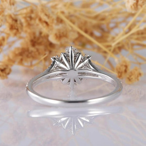 แหวนหมั้นเพชรแล็บโกรว์รูปเกล็ดหิมะลายดอกไม้ทองคำขาว 14K - Product Image 3
