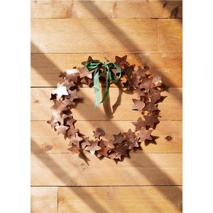 Couronne murale artisanale en fer forgé avec accents floraux oranges, style bohème rustique, décoration suspendue pour salon et hôtel - Product Image 2