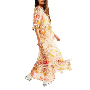 Robes d'été 2026 : Robe intemporelle ornée de volants, col en V et ourlet plissé sur toute la longueur - Product Image 5