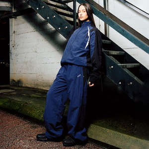 Conjunto Deportivo Personalizado con Logotipo Impreso en DTG, Reflectante, de Invierno, Unisex, Ligero, de Nailon Impermeable, Cortavientos para Correr - Product Image 2