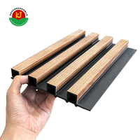 Panneaux muraux décoratifs en PVC imperméables à effet bois contemporains pour la décoration intérieure Pérou