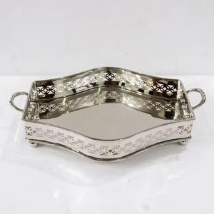 Plateau de service luxueux et moderne en métal argenté pour mariage, fait main, écologique, multifonctionnel et décoratif - Product Image 1