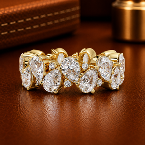 Anillos de Compromiso y Boda de Oro Sólido de 14k con Diamantes Cultivados en Laboratorio, Corte Pera, Color VVS DEF, Estilo Eternity Completo y Apilable, Personalizados - Product Image 1