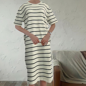 Robe longue en tricot à col polo rayé à manches courtes pour femmes, vente en gros - Product Image 5