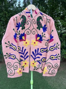 เสื้อแจ็คเก็ตบอมเบอร์สีชมพู ลายดอกไม้ ระบายอากาศได้ดี งานฝีมือสำเร็จรูป สไตล์ชาติพันธุ์ แฟชั่นฤดูหนาว เปิดด้านหน้า สำหรับผู้หญิง - Product Image 4