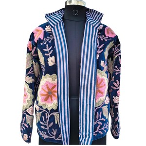 Chaqueta de Terciopelo Bordada a Mano con Diseño Suzani, Chaqueta Abierta con Arte Floral Suzani, Abrigo con Patrones Tribales - Product Image 4
