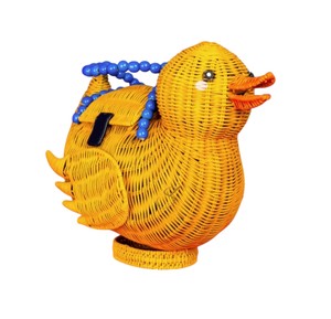 Panier de rangement en rotin en forme de canard mignon, panier cadeau unique en forme de canard jaune tressé, boîte de rangement décorative en forme d'animal avec sangle - Product Image 1