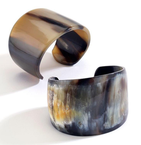 Bracelet de luxe écologique moderne fait main en corne, taille personnalisable, durable, pour femmes, fêtes, mariages, directement d'Inde - Product Image 4