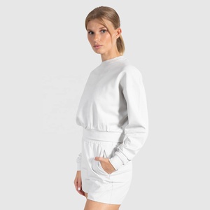 Hoodie streetwear oversize court pour femme grande taille, effet vieilli, impression en relief personnalisée, grammage lourd 400-500 g/m², coupe carrée, hiver - Product Image 3