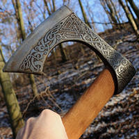 Hache viking artisanale en acier industriel à haute teneur en carbone, à dos plat, avec manche en bois, personnalisable, pour la survie, la chasse ou le camping