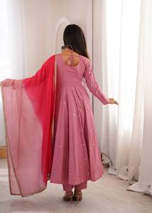 Costume Anarkali traditionnel rose pour femmes avec dupatta brodé, coupe ample, longueur cheville, en coton, style Inde Pakistan, pour Diwali - Product Image 4