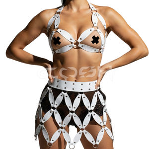 ชุดกระโปรงหนัง PU สไตล์พังก์กอธิคสีขาว พร้อมชุดบราแบบกรง  ตกแต่งหมุดและห่วงโอริง สำหรับงานเทศกาลและงานเรฟ - Product Image 2